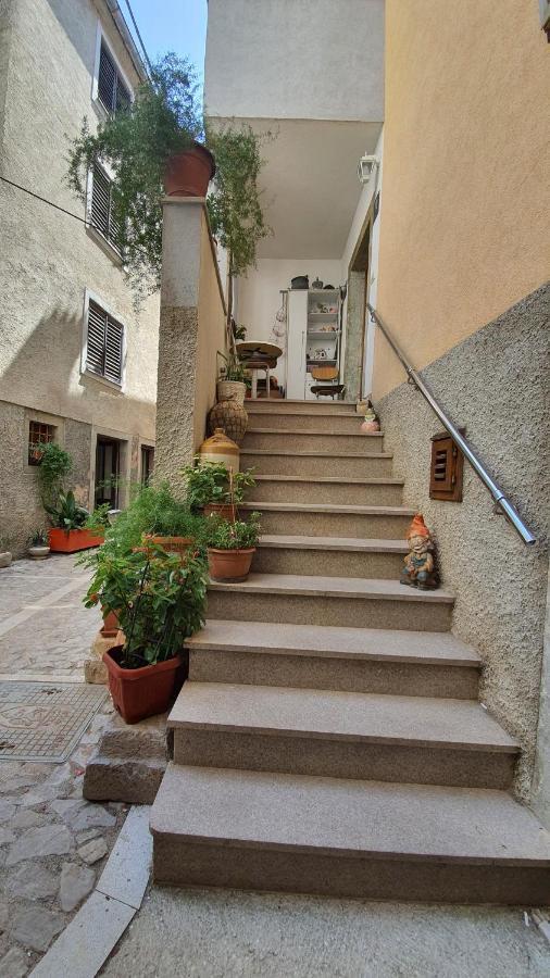 Franceska apartmani Cres Exteriör bild