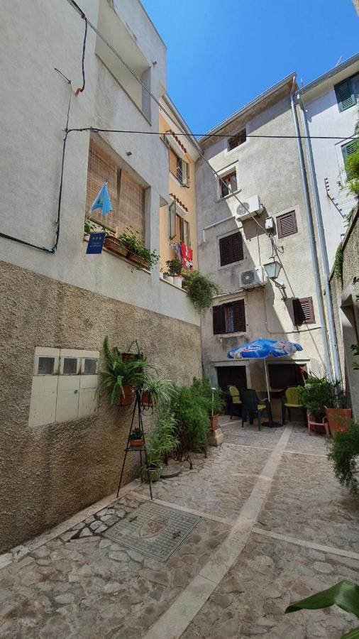 Franceska apartmani Cres Exteriör bild
