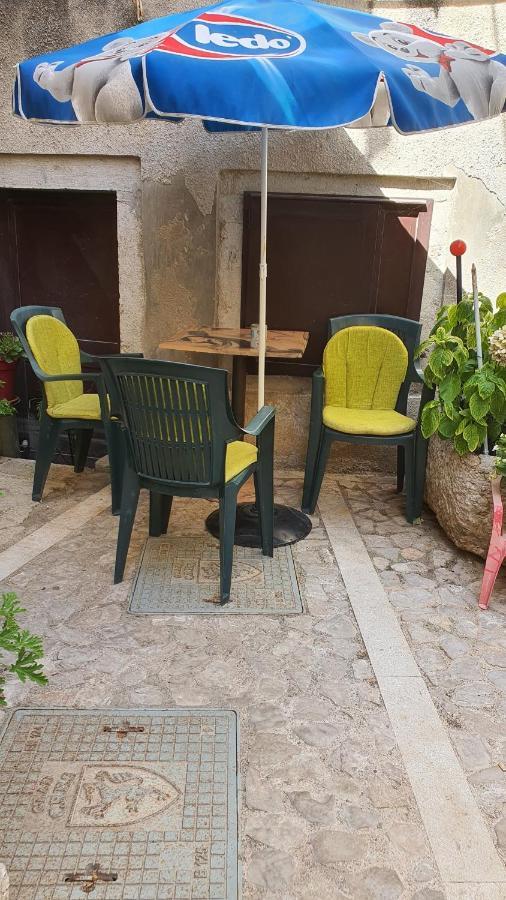 Franceska apartmani Cres Exteriör bild