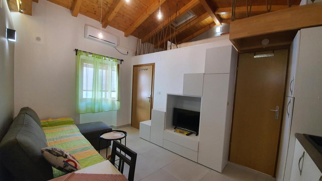 Franceska apartmani Cres Exteriör bild