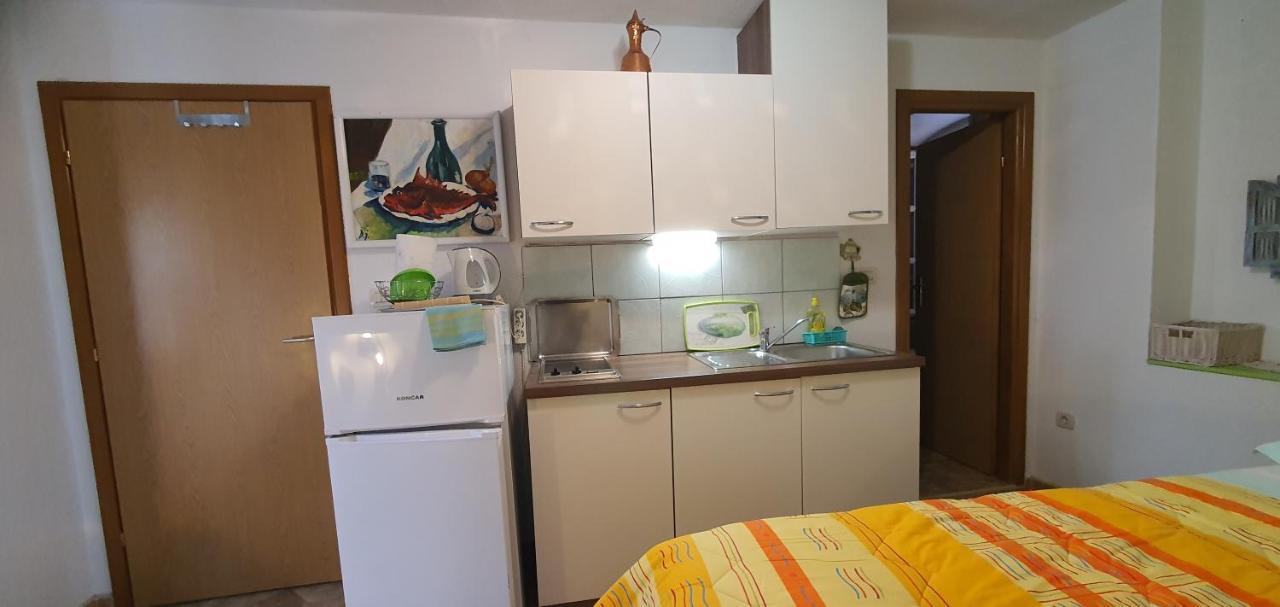 Franceska apartmani Cres Exteriör bild