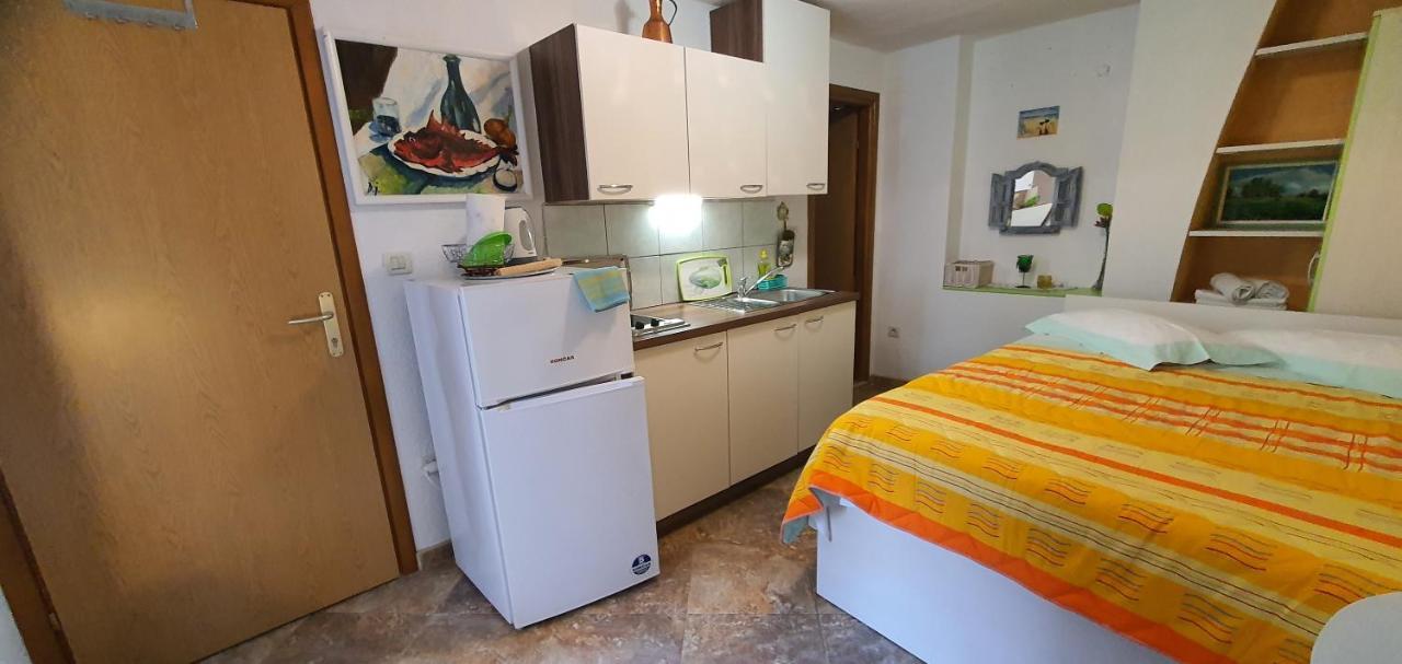 Franceska apartmani Cres Exteriör bild