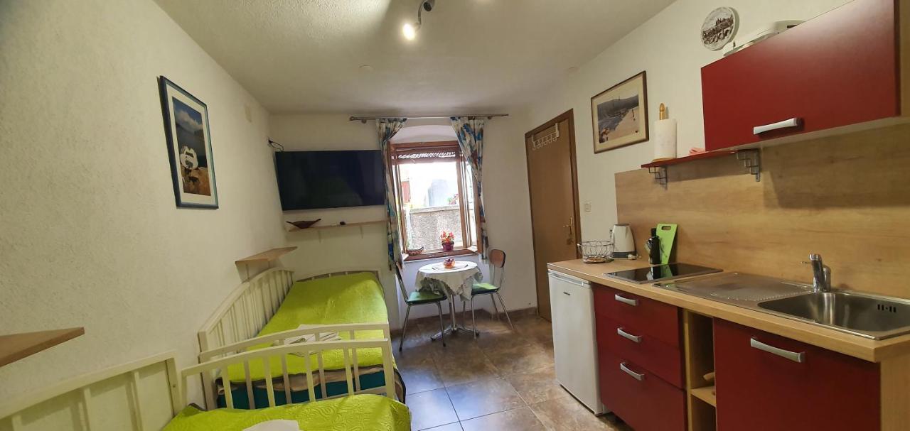 Franceska apartmani Cres Exteriör bild