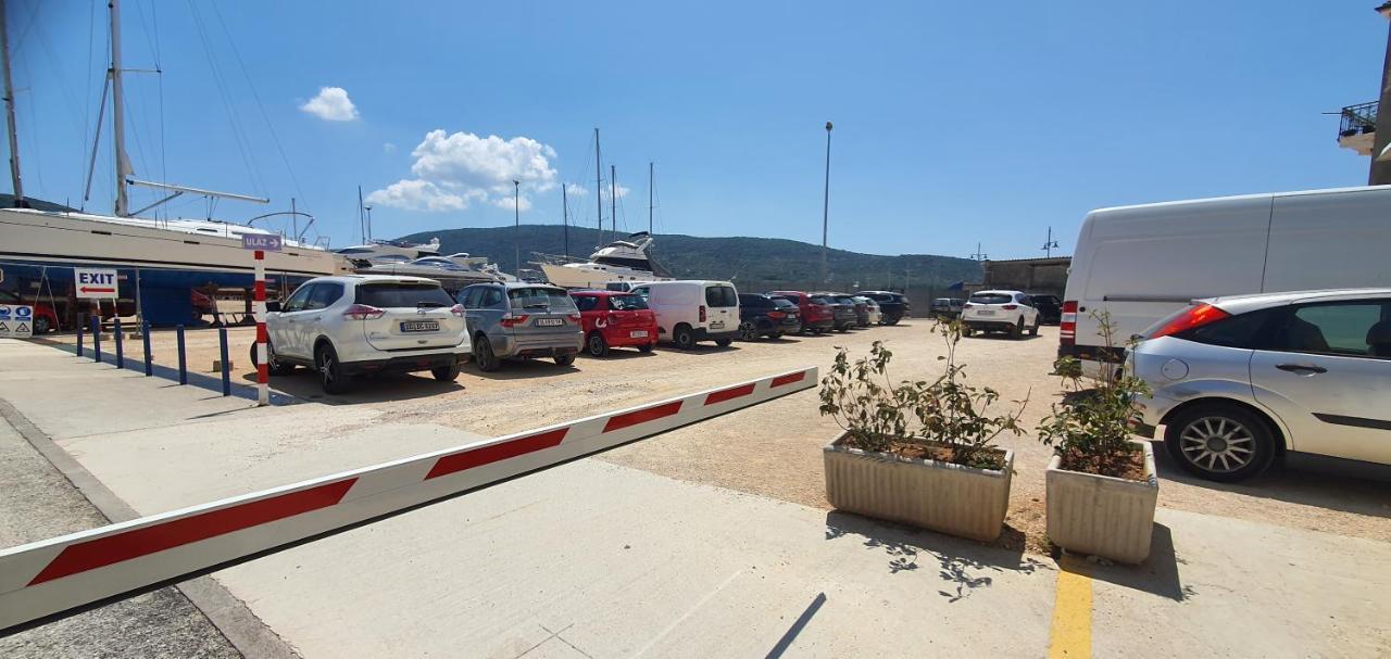 Franceska apartmani Cres Exteriör bild